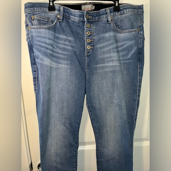 Torrid NWOT Distressed Premium Stretch Bombshell Skinny 5 Button Jeans Sz 22R - Picture 6 of 15